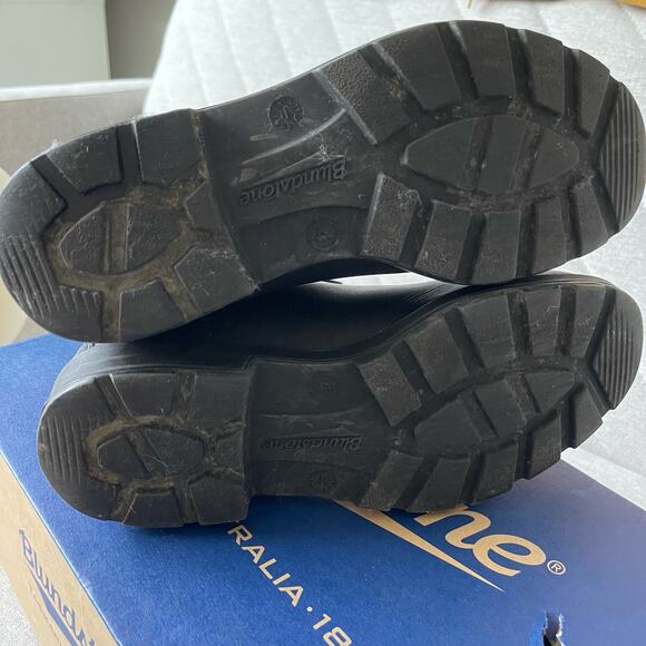 Blundstone Black Leather Checkered Side Chelsea Boots (7) - Picture 9 of 11